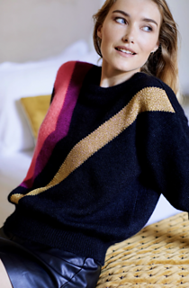 Pull noir en intarsia en mohair et soie asymétrique