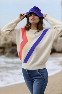 Pull écru inspiration vintage coloré et asymétrique