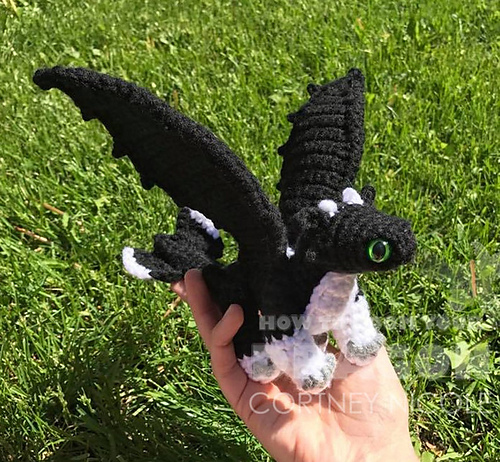 Nattlys Baby Drager - Cortney Nicole