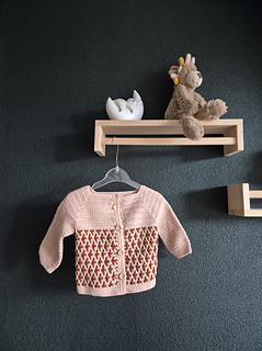 See pattern store for a matching cardigan