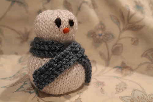 Sweet Snowman Knitting Pattern photo 1