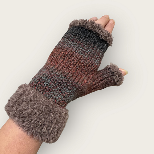 Ravelry: Fingerless Gloves pattern by Dorina Iftimie