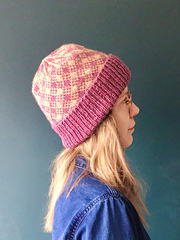 Sara is wearing size B with approx. 7 cm / 2.75" of negative ease