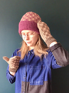 There is also a pair of matching mittens, Renton mittens