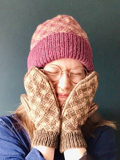 There is also a matching pattern for a beanie, Renton beanie