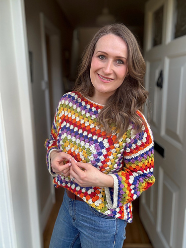 Regnbue Granny Square Genser - Hannah Cross