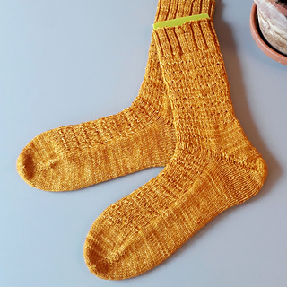 Ravelry: Syncopation Socks pattern by Mary Henninger