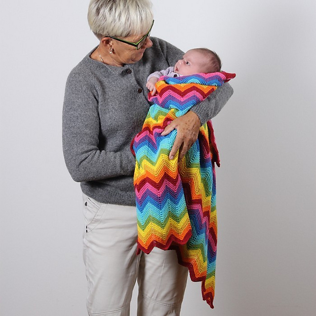 Ravelry Super Rainbow Swaddle Blanket pattern by Sys Fredens