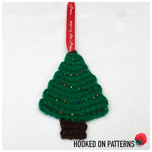 Ravelry Mini Christmas Tree Garland pattern by Ling Ryan