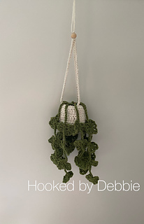 Ravelry: Hanging Monstera in basket pattern by Hooked by Debbie