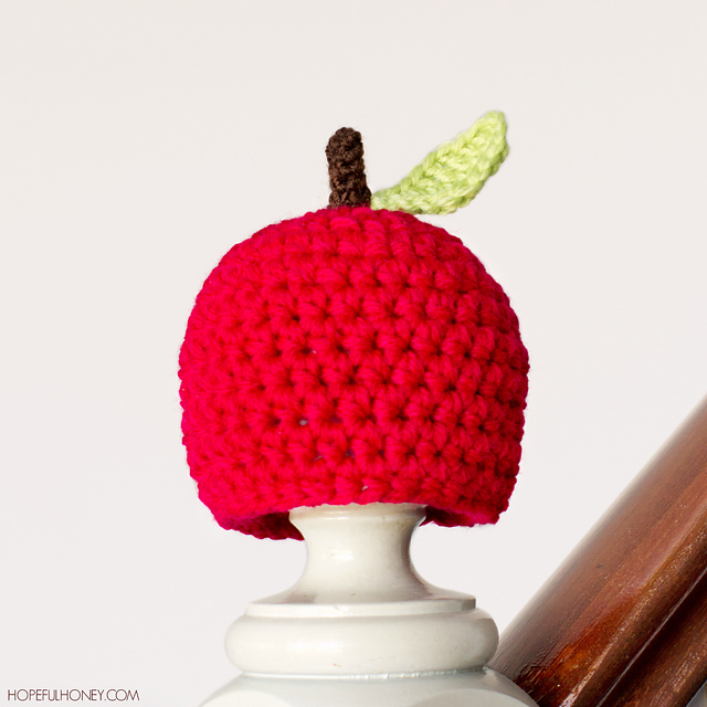 Ravelry: Newborn Apple Hat pattern by 