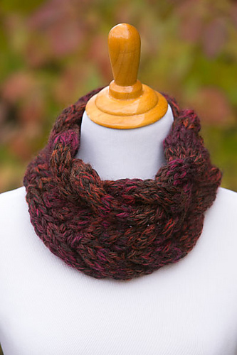 Chunky Cable Cowl photo 1