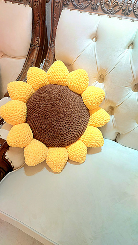 SUNNY SUNFLOWER
PILLOW
