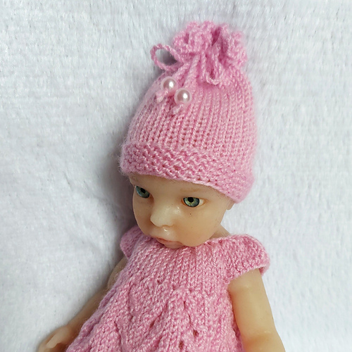 Knitted Hat for 9 Inch Dolls