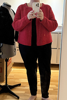 A size 2XL with 7 cm of ease (when closed).