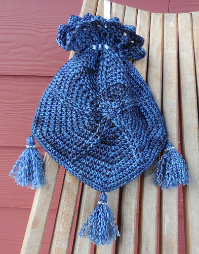 Ravelry: The Dowager's Starfish Reticule pattern by Divina Rocco