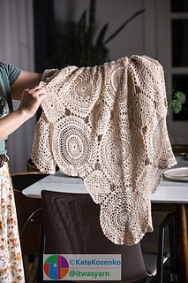 Crochet shawl with airy lace pattern