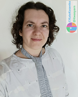 Skinny scarf styled like tie from Tesselia pattern
