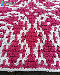 Close-up of the mosaic stitches along one side.