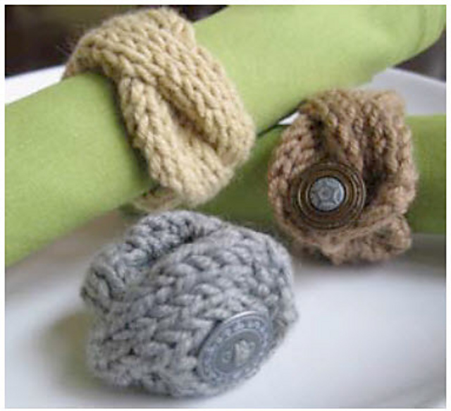 Ravelry Classic Cable Napkin Rings pattern by Michelle Hunter