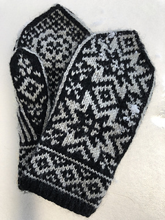 Ravelry: Emma's Ice Flower Mittens pattern by Runningyarn