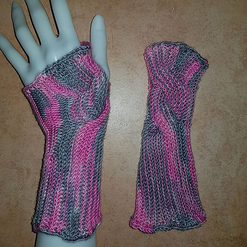 Ravelry Elementary Mittens pattern by Tanja Osswald