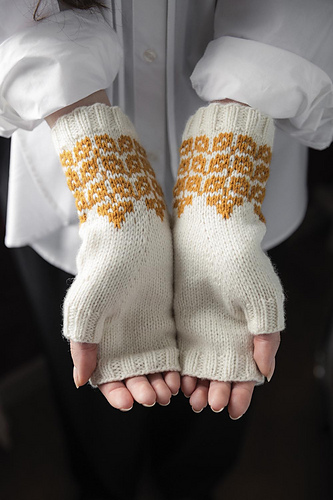 Gullregn - fingerless mittens photo 1