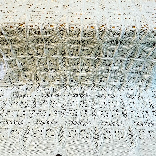 Ravelry Double Wedding Ring Blanket pattern by Jennifer Olivarez