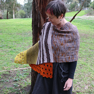 5-colour shawl in
la Bien Aimee Merino Singles (4 colours) & Miss Click Clack (1 colour)