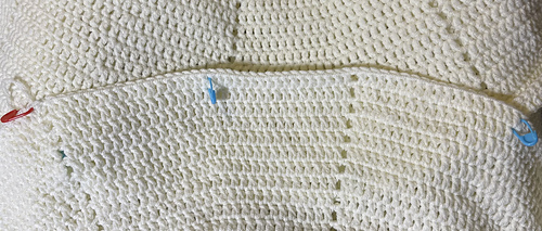 2025-07-21 Round 34 completed, with a few yards from another kit. It might be noticeable now, but once the green border and flowers are added, I dare anyone to notice.