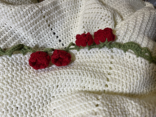 2025-07-29 only 4 roses so far. Markers set to repeat that set of four around. I don’t know if there’s enough of the same red to do them all, so I’m spacing to allow different colours/shades between 