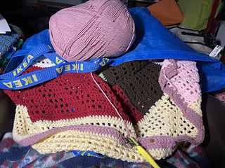 2022-03-09 how to manage border rounds of queen size blanket 