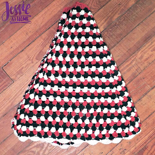 Granny Stripe Tree Skirt photo 3