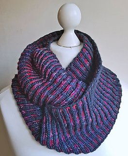 Ravelry: Simple Brioche Cowl pattern by Jo Creates