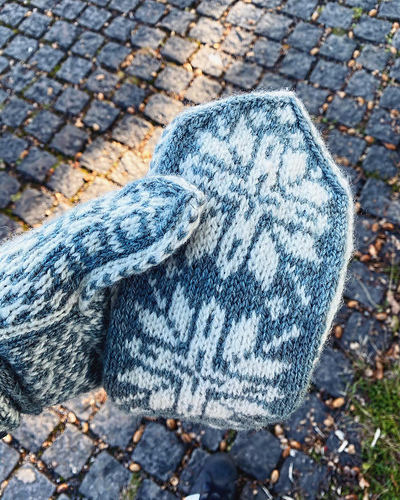 Korsrose (Påske 2019) - byJohnsenknits