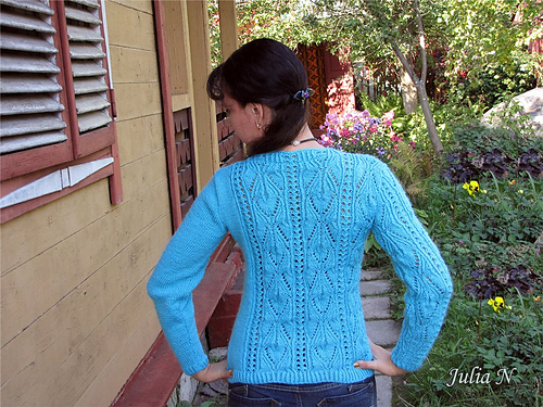 p.33 Square-neck lace pullover 다른 모습 1