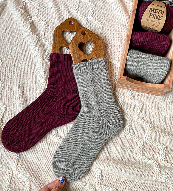 ravelry-perfect-worsted-weight-socks-pattern-by-twin-stitches-designs