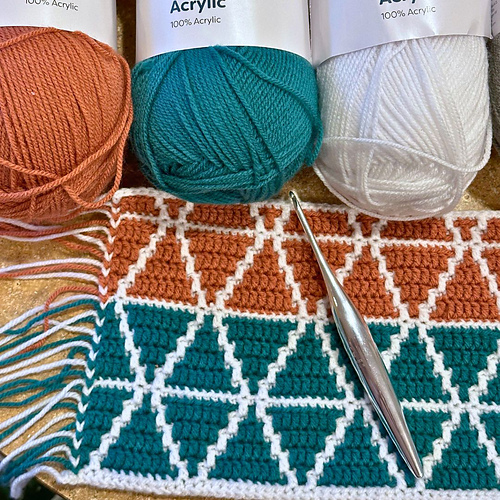 Mosaikk Triangles Baby Blanket - Juniper & Oakes