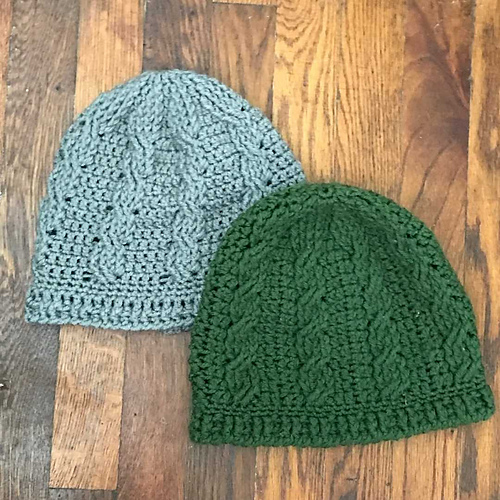 Ravelry: Cozy Cabled Beanie pattern by Erin Toews