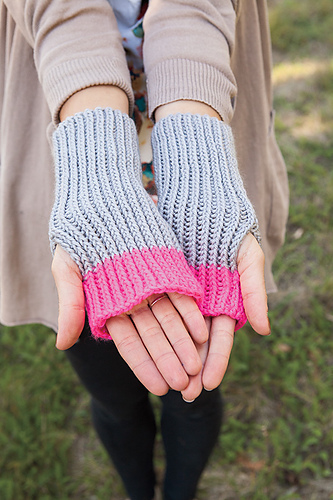 Airdrie Hat and Mitts Set photo 5