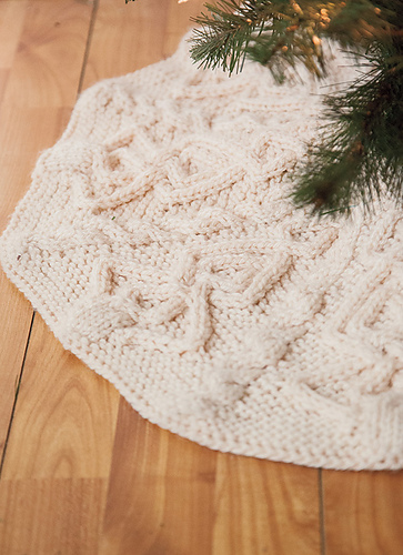Cables anyone!? Tree skirt : r/knitting
