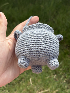 Side/bottom view of cauldron.
