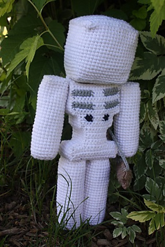 Ravelry: Minecraft Skeleton pattern by Becca de Kroon