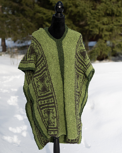 Brunos poncho - Amanda Karlsson