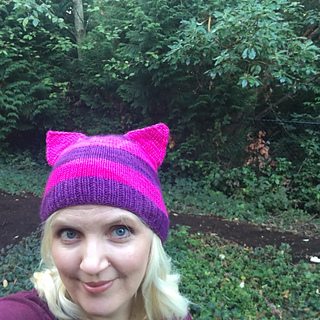 Cat hat knitting pattern inspired by Disney’s Cheshire Cat from Alice in Wonderland 