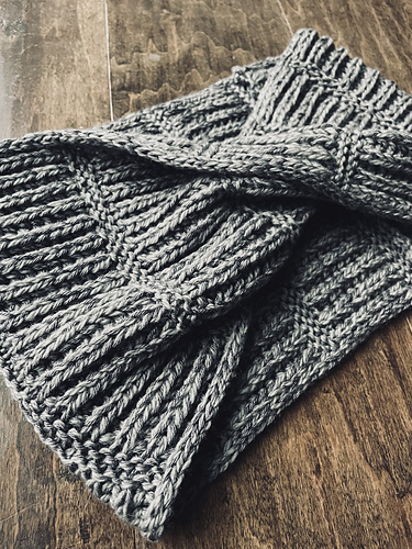 Garter-Fisk Cowl - Kendra Elaine