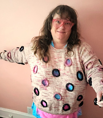 again unblocked, selfie mood fading, still love the sweater. This one shows the whole thing