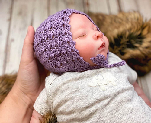 Simple-Crochet-Baby-Bonnet-