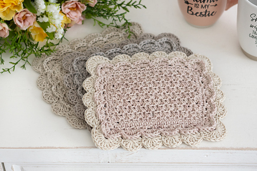 Ravelry: Quick and Easy Scalloped Mug Rug pattern by Kirsten Holloway