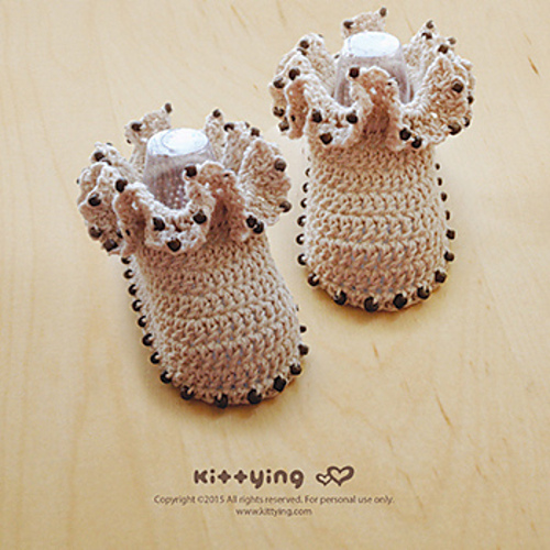 Ravelry: Ruffled Coral Baby Booties pattern by Kittying Ying